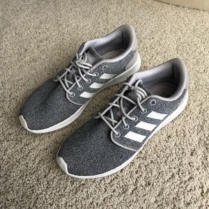 SUPER COMFY BARELY BEEN WORN SNEAKERS!!